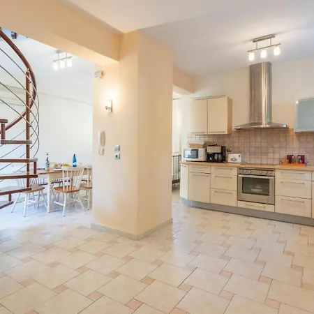 Villa Ismini *