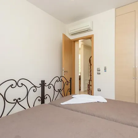Ismini Villa