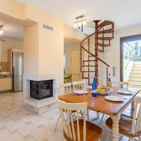 Ismini Κατελειός